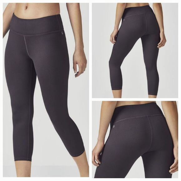 🔺️Fabletics Gray "Salar" Capri Athletic Pants Medium - Picture 1 of 9